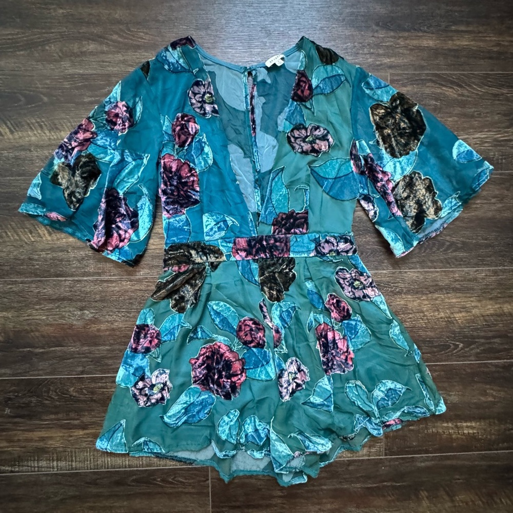 En Crème Floral Shorts Romper S - Picture 2 of 5